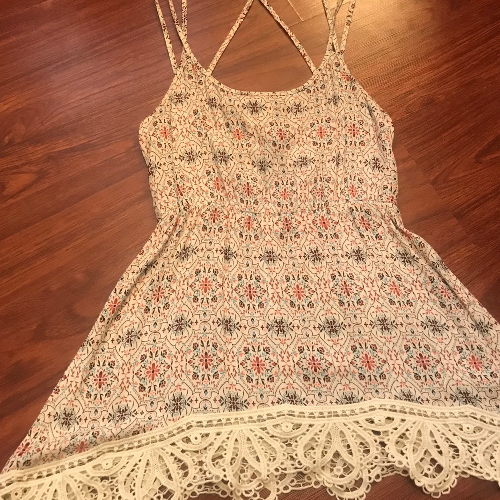 Multiple straps, tunic tank.